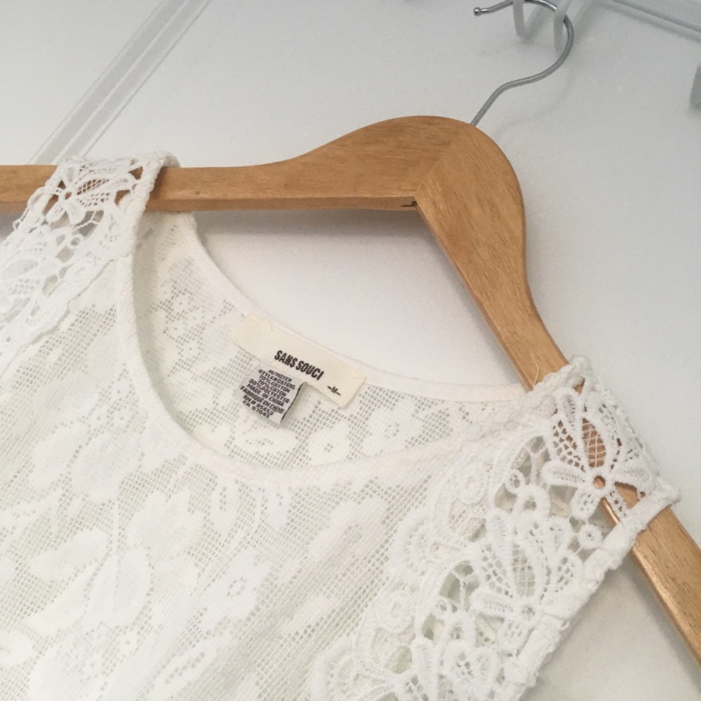 Crochet/Lace Cropped Top in White - Size Medium - Picture 4 of 7
